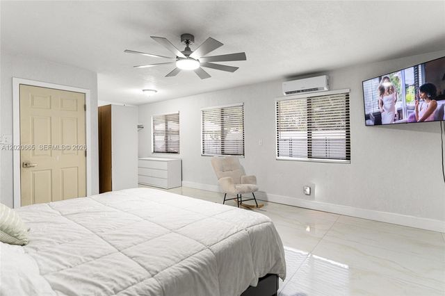 4700 NW 1st Ct, Plantation, FL 33317
