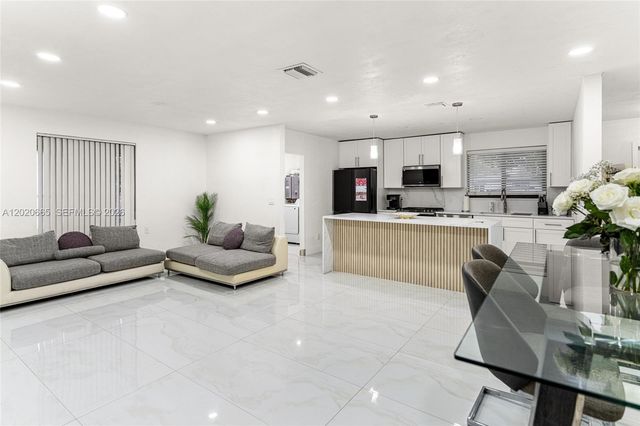4700 NW 1st Ct, Plantation, FL 33317