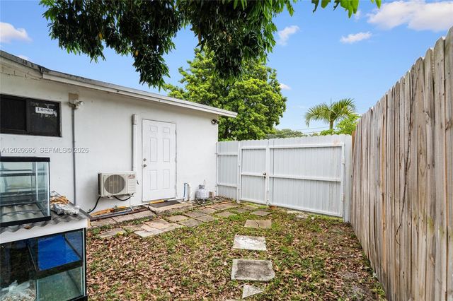 4700 NW 1st Ct, Plantation, FL 33317