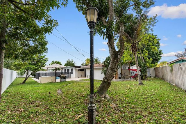4700 NW 1st Ct, Plantation, FL 33317