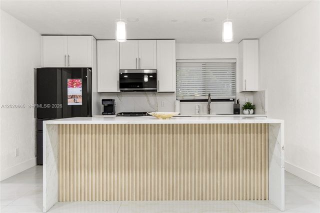 4700 NW 1st Ct, Plantation, FL 33317