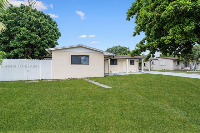 4700 NW 1st Ct, Plantation, FL 33317