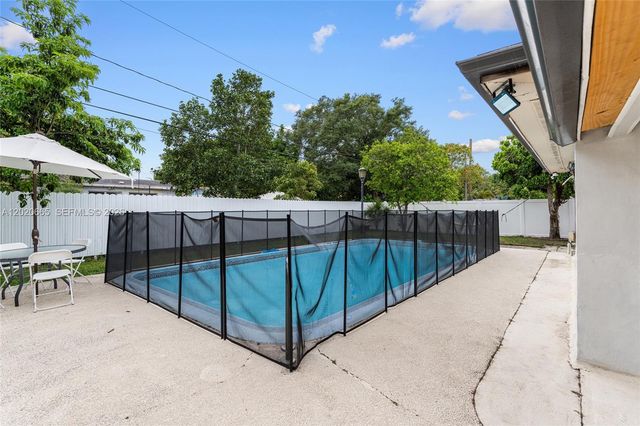 4700 NW 1st Ct, Plantation, FL 33317