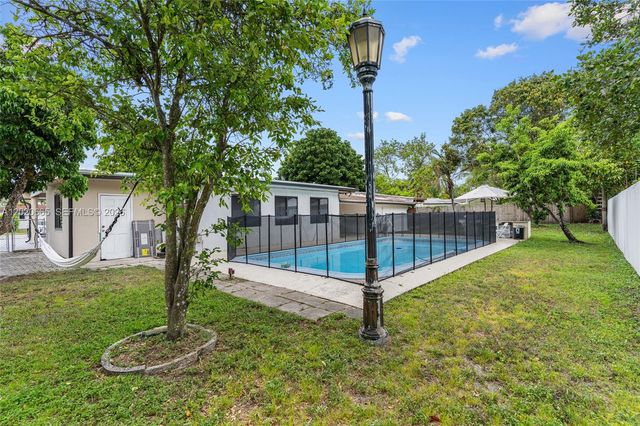 4700 NW 1st Ct, Plantation, FL 33317