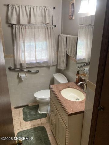 11 Brynmore Road, New Egypt, NJ 08533
