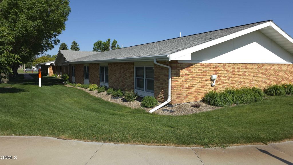311 4th Street E, Napoleon, ND 58561 photo 4