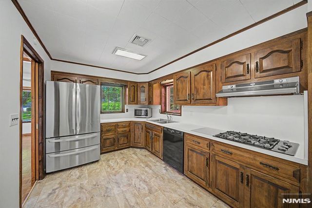 25 Birchwood Road, Denville Township, NJ 07834