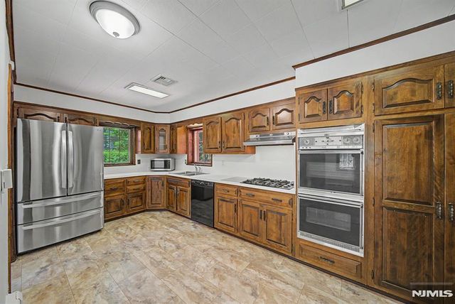 25 Birchwood Road, Denville Township, NJ 07834