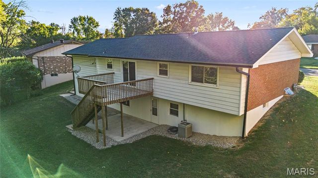 11 Pinecrest Circle, Belleville, IL 62223