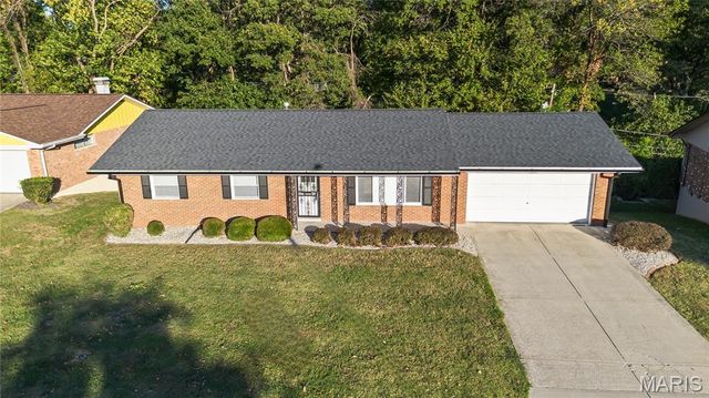 11 Pinecrest Circle, Belleville, IL 62223