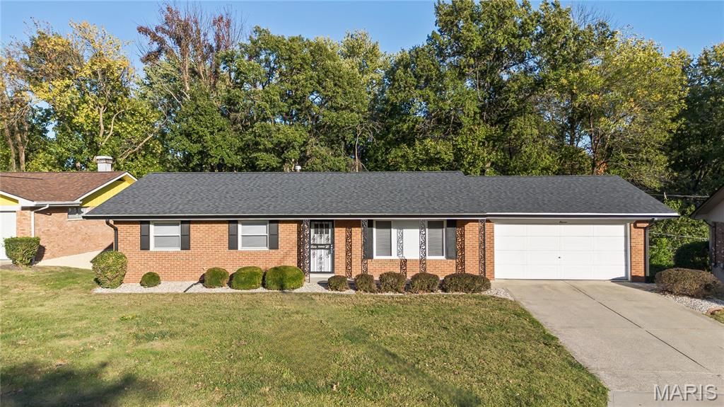 11 Pinecrest Circle, Belleville, IL 62223