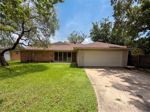 3327 Portlock Drive, Farmers Branch, TX 75234