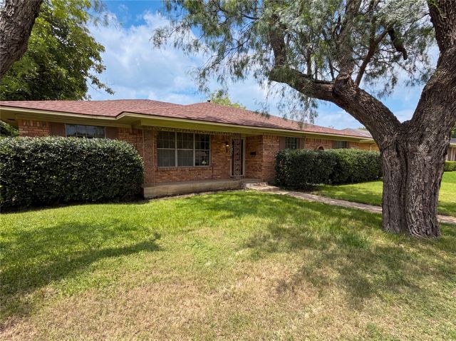3327 Portlock Drive, Farmers Branch, TX 75234