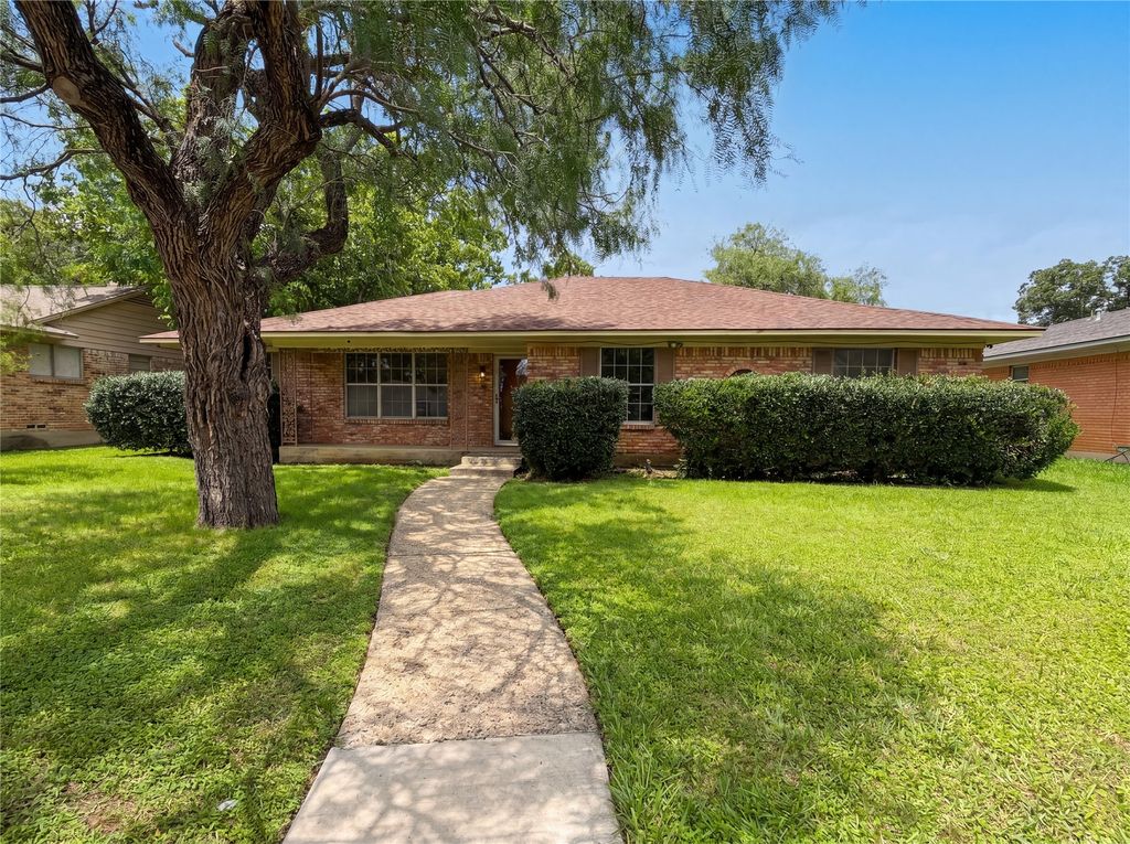 3327 Portlock Drive, Farmers Branch, TX 75234