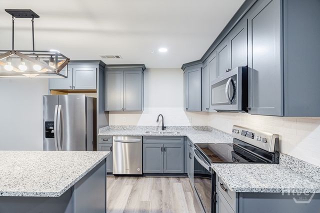 34 Depot St 23, Hartwell, GA 30643