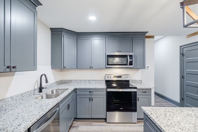 34 Depot St 23, Hartwell, GA 30643