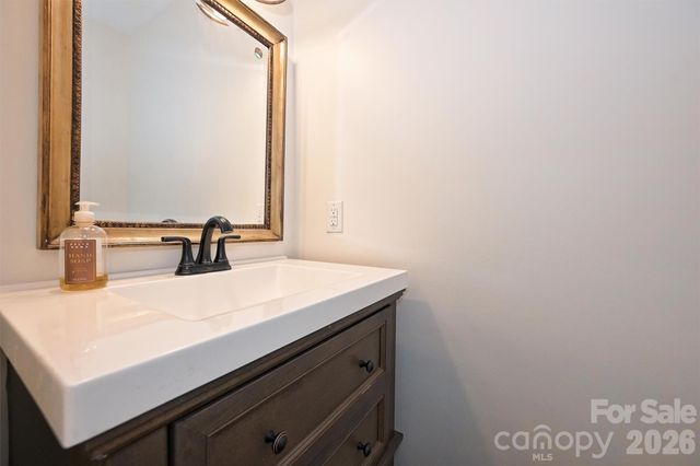 3131 Heathstead Place, Charlotte, NC 28210