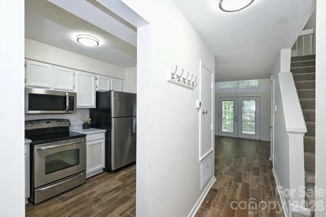 3131 Heathstead Place, Charlotte, NC 28210