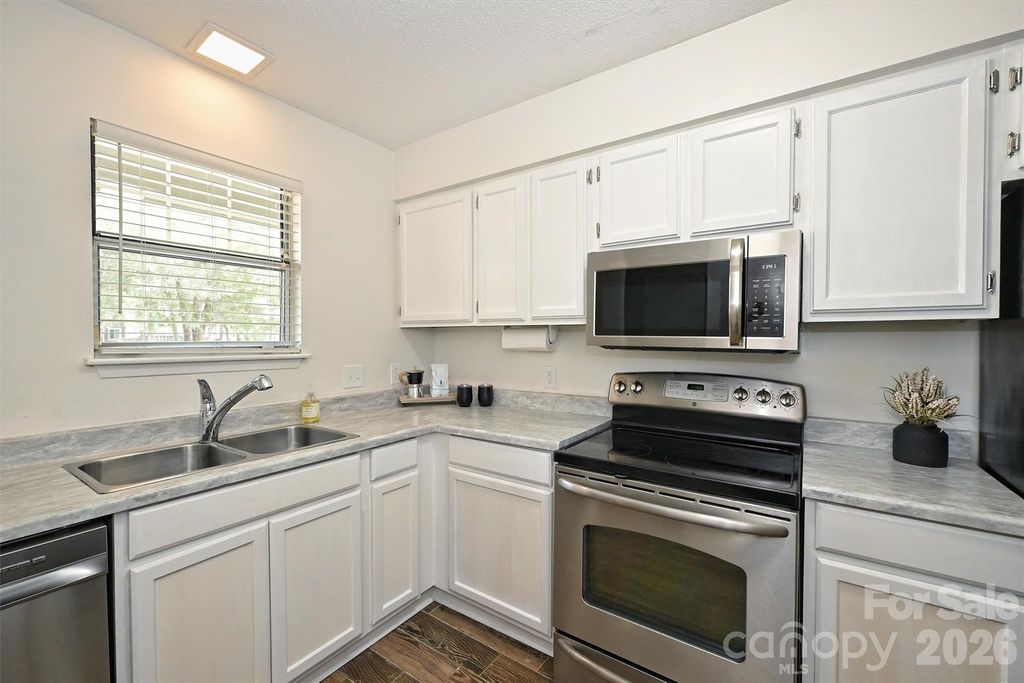 3131 Heathstead Place, Charlotte, NC 28210