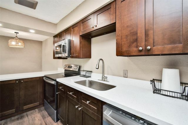 2501 Gulf Freeway 14A, Dickinson, TX 77539