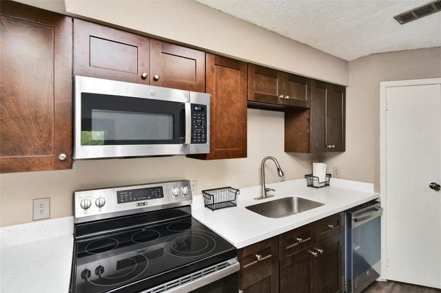 2501 Gulf Freeway 14A, Dickinson, TX 77539