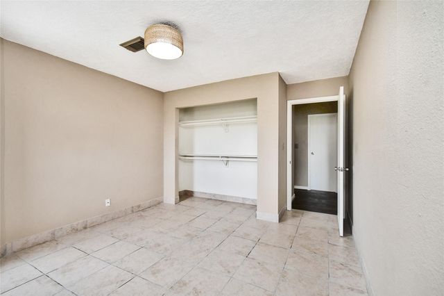 2501 Gulf Freeway 14A, Dickinson, TX 77539