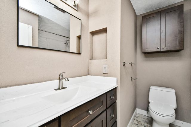 2501 Gulf Freeway 14A, Dickinson, TX 77539