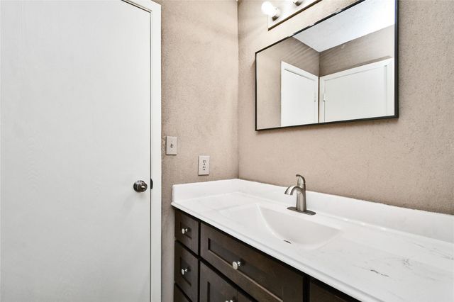 2501 Gulf Freeway 14A, Dickinson, TX 77539