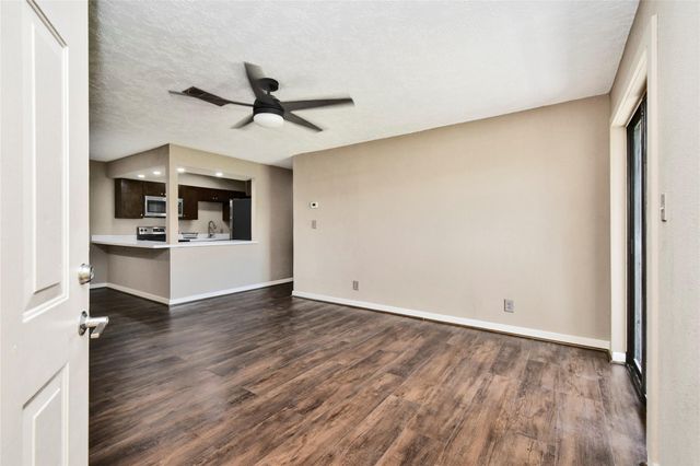 2501 Gulf Freeway 14A, Dickinson, TX 77539