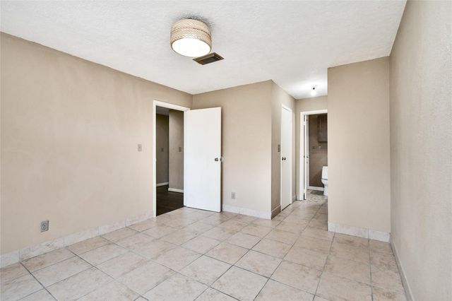 2501 Gulf Freeway 14A, Dickinson, TX 77539