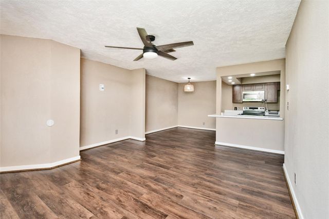 2501 Gulf Freeway 14A, Dickinson, TX 77539