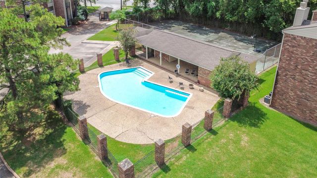 2501 Gulf Freeway 14A, Dickinson, TX 77539
