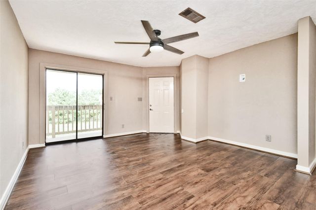 2501 Gulf Freeway 14A, Dickinson, TX 77539