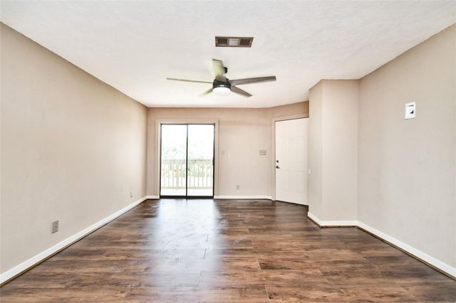 2501 Gulf Freeway 14A, Dickinson, TX 77539