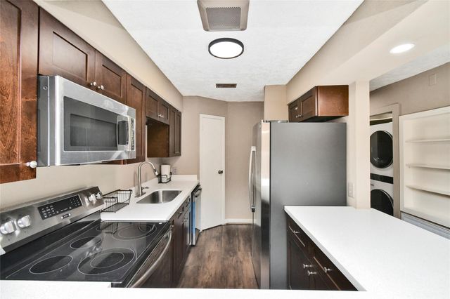 2501 Gulf Freeway 14A, Dickinson, TX 77539