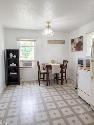 2812 Cabot Drive, Lansing, MI 48911