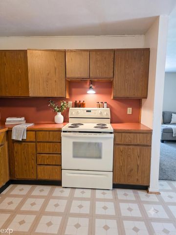 2812 Cabot Drive, Lansing, MI 48911