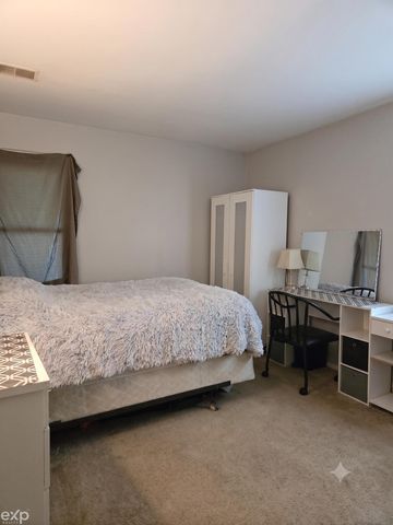 2812 Cabot Drive, Lansing, MI 48911