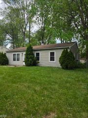 2812 Cabot Drive, Lansing, MI 48911