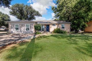 614 Blueberry Lane, Grand Prairie, TX 75052