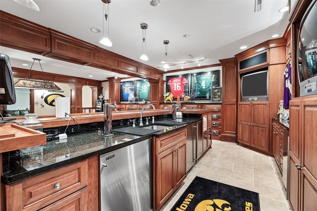 2610 Diamondwood Drive, Cedar Rapids, IA 52403