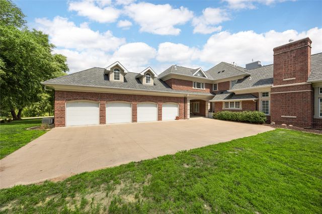 2610 Diamondwood Drive, Cedar Rapids, IA 52403