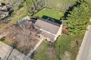 2 LINDENLEAF Lane, Belleville, IL 62223