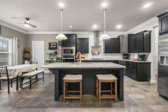 12424 Wildwood Drive, Rogers, AR 72756