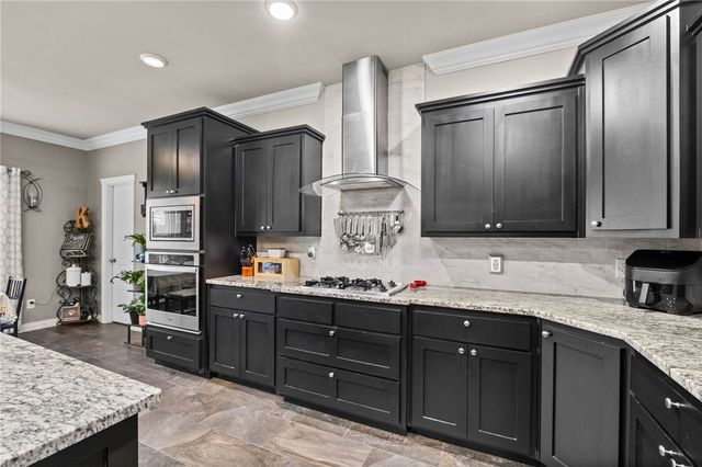 12424 Wildwood Drive, Rogers, AR 72756