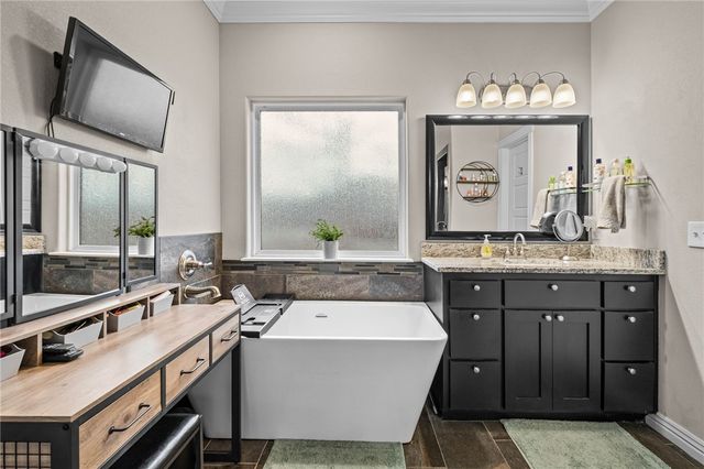 12424 Wildwood Drive, Rogers, AR 72756