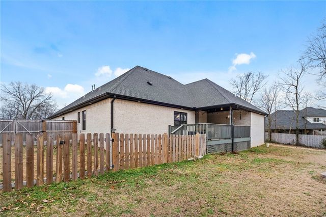 12424 Wildwood Drive, Rogers, AR 72756