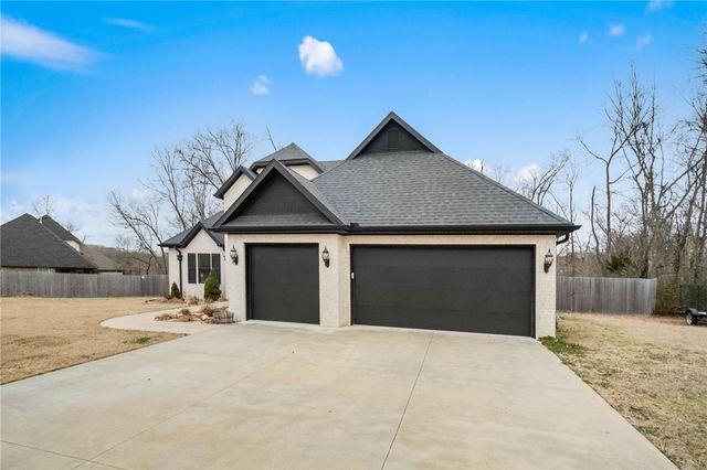 12424 Wildwood Drive, Rogers, AR 72756