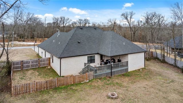 12424 Wildwood Drive, Rogers, AR 72756