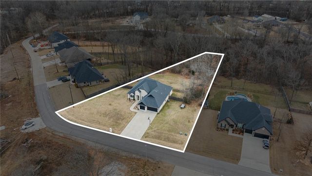 12424 Wildwood Drive, Rogers, AR 72756